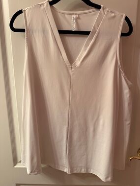 Lulu-B Sleeveless V-Neck Camisole in White